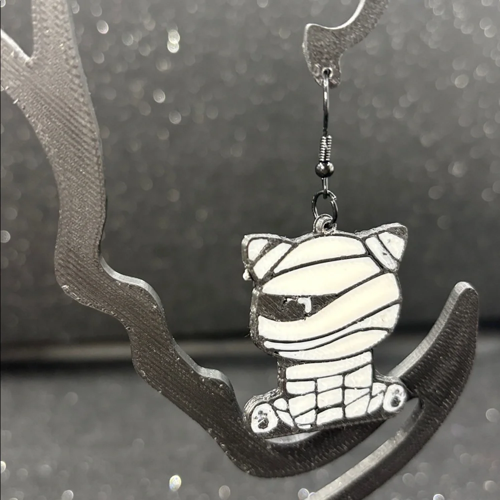 Mummy Cat Dangle Earrings – Spooky Cute Halloween Style